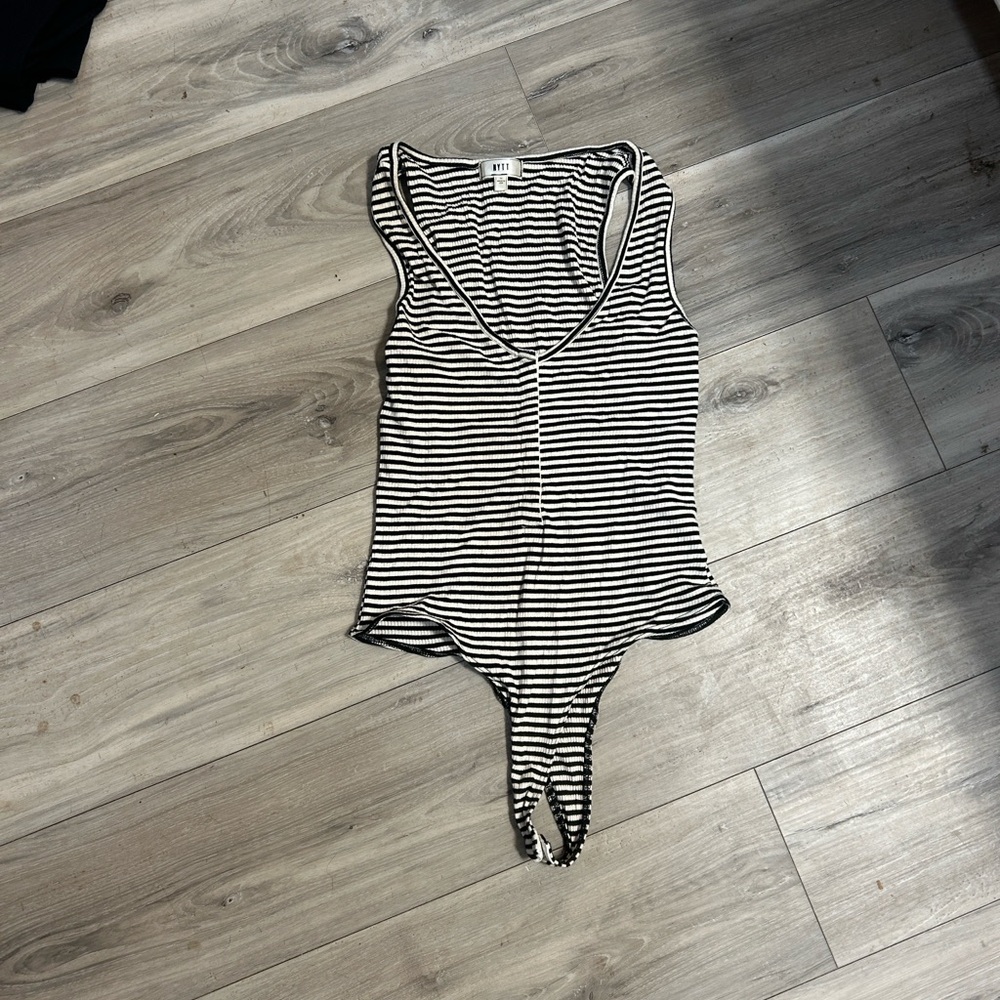 NYTT Black and White Striped Bodysuit